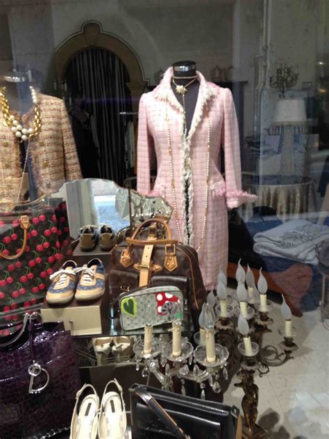 Shops with CHANEL in Verona title